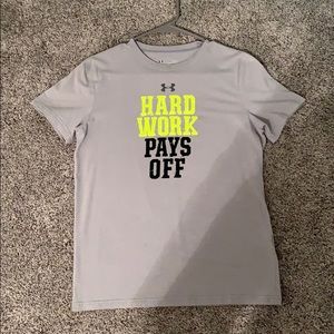 Loose fit under armour T-shirt